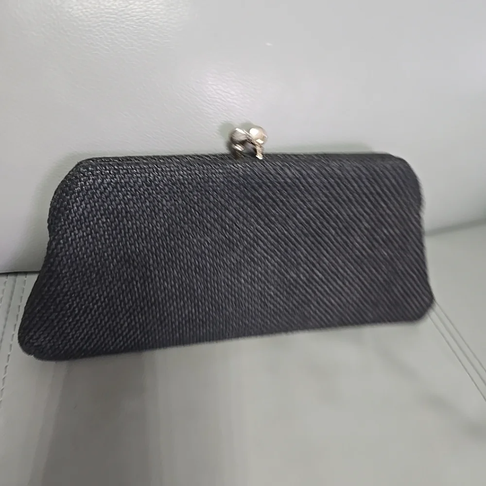 Vintage‎ Garay Ladies Black Textured Woven Clutch Faded Gold Silver Kiss Lock